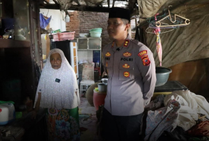 Wujudkan Kepedulian Polri, Kapolres Karawang Tinjau Lokasi Bedah Rumah Bantuan Kapolda Jabar