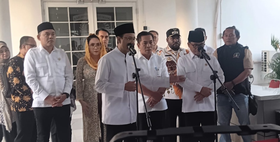Mensos Saifullah Yusuf dan Kemendes Yandri Berkunjung ke Karawang Perkuat Puskesos dan Dorong Validasi Data Bansos