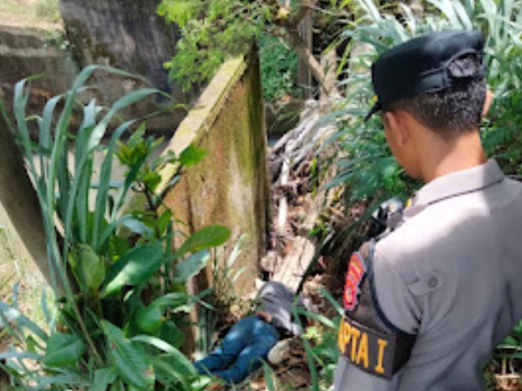 Mayat Wanita Tanpa Identitas Ditemukan Warga di Saluran Air KJIE Karawang