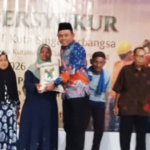 Ketua DPRD Karawang Bersama Kalangan Industri  Salurkan CSR Kepada Warga Desa Mulyasari Ciampel