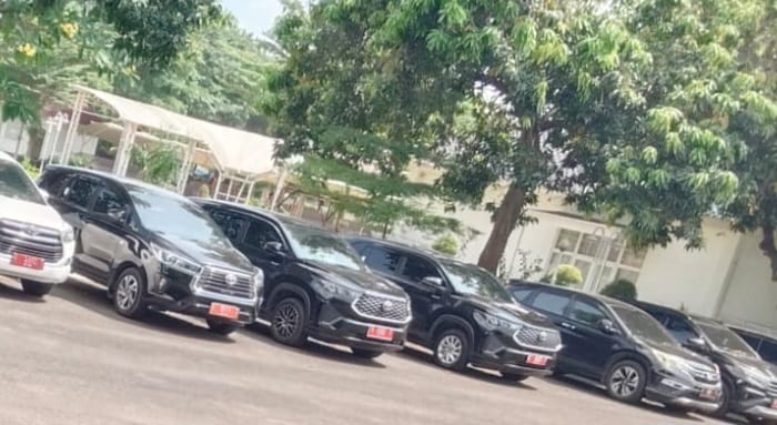 Hemat BBM, Hari ini Bupati Aep Kumpulkan Puluhan Mobdin Pejabat di Galeri Pemkab Karawang