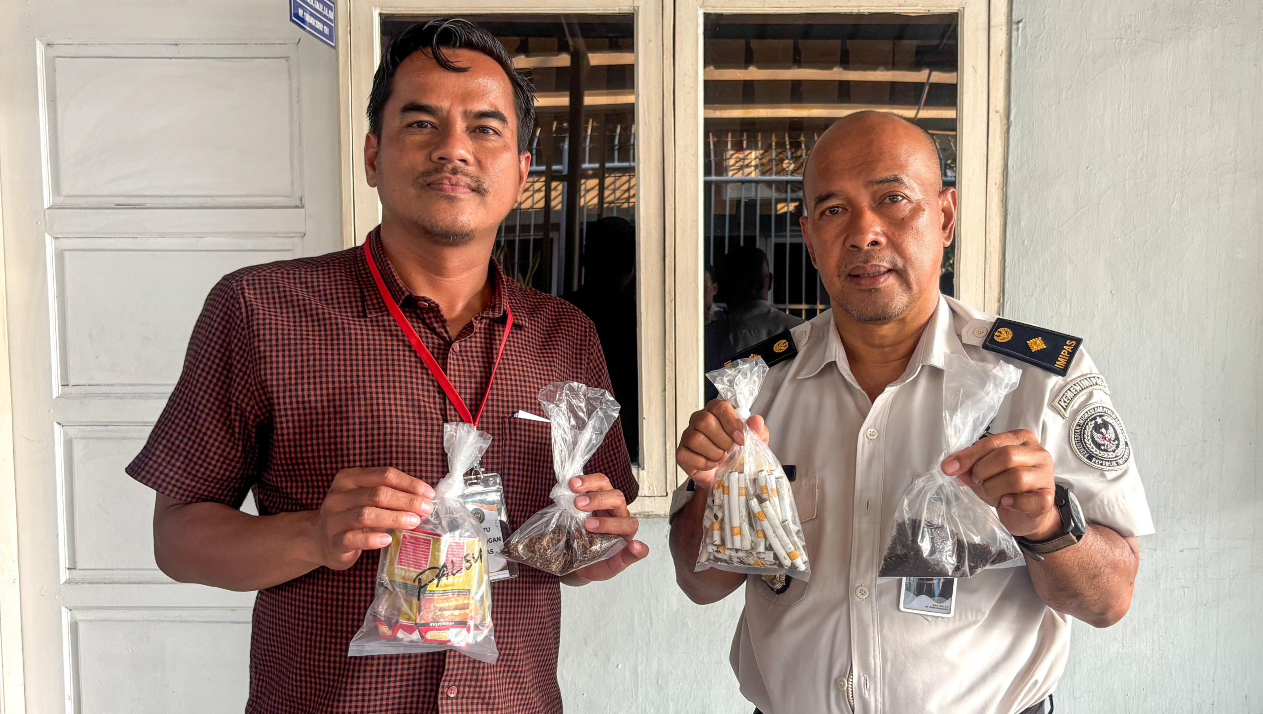 Dua Pengunjung Gagal Selundupkan 48 Batang Rokok Diduga Berisi Narkotika Ke Lapas Karawang