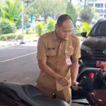 Realisasikan Hemat BBM Bupati  Aep Aktivitas Gunakan  Mobil Listrik Pribadi Sekda Aang Kendarai Sepeda Motor