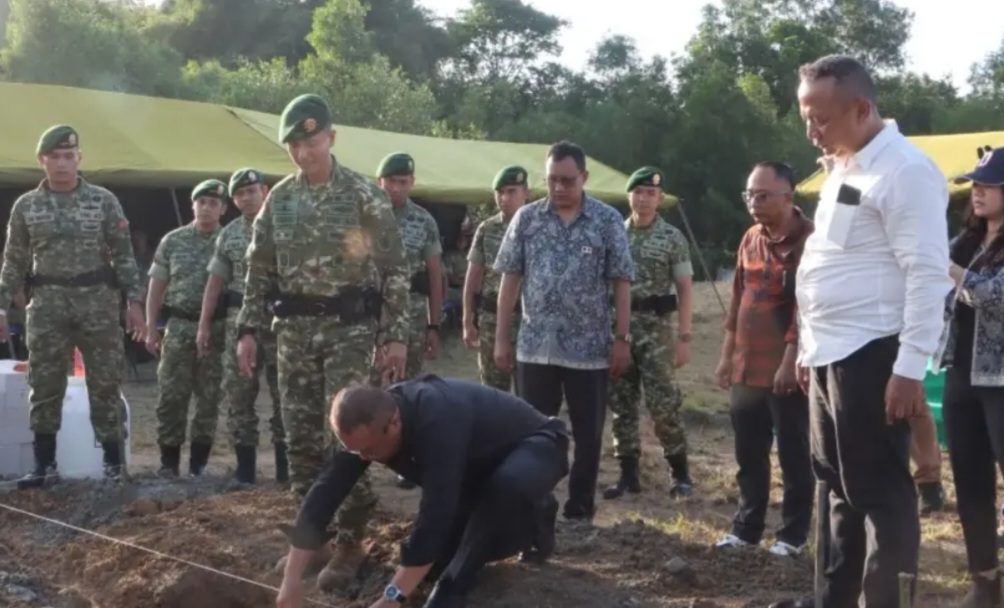 Yonif PR 305 Bangun Tugu Tengkorak Sebagai Simbol Tradisi Satuan di Pasir Ipis KIIC Karawang