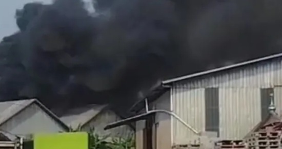 Gudang Pempres di Kalangsari Rengasdengklok Karawang Hangus Terbakar