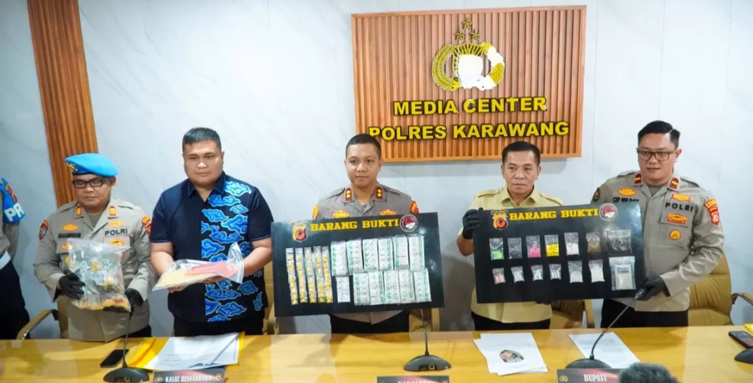 Polres Karawang Ungkap Jaringan Narkotika  Sita 1.4 KG Sabu dan 9.472  Butir OKT  Siap Edar Dari Para Tersangka