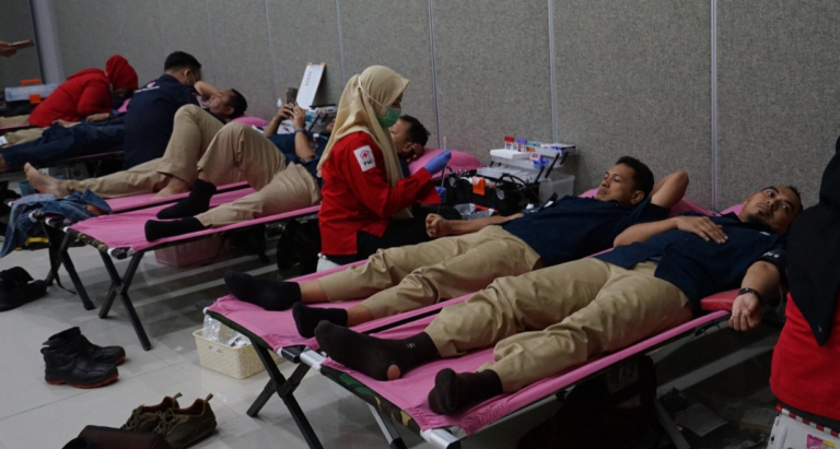 Jelang HUT Ke 51 Pupuk Kujang Cikampek Gelar Bakti Sosial Kemanusiaan Donor Darah Massal